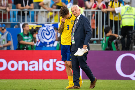 Team Manager Lars Richt hugs Victor Nilsson Lindelöf of