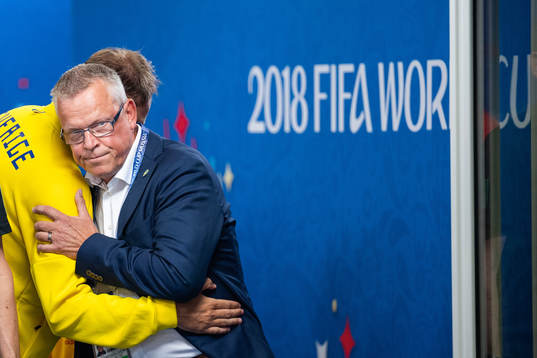 Andreas Granqvist and head coach Janne Andersson of Sweden