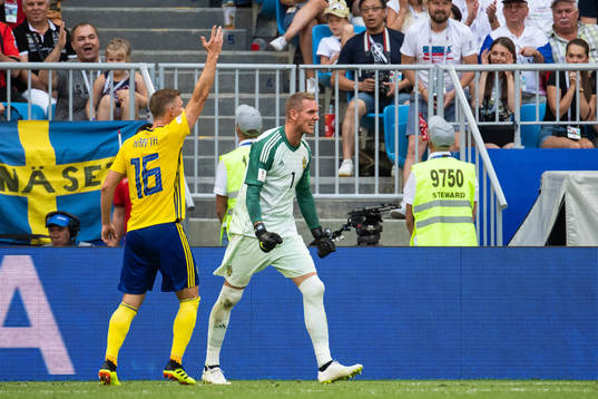 Goalkeeper Robin Olsen of Sweden celebrates
