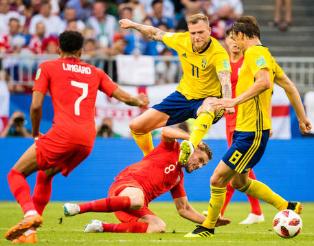 John Guidetti of Sweden and Jordan Henderson of England