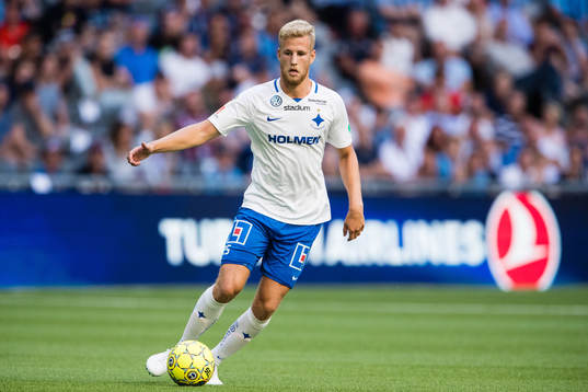 Norrköpings Filip Dagerstål med bollen