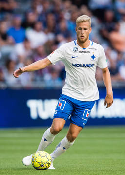 Norrköpings Filip Dagerstål med bollen
