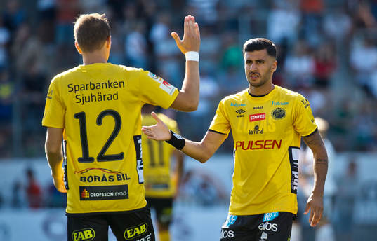 Elfsborgs Joakim Nilsson och Rami Kaib gör high five