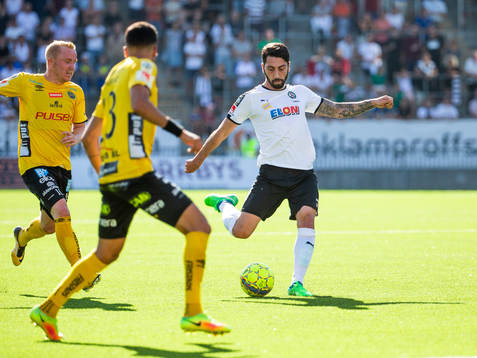 Örebros Nahir Besara skjuter