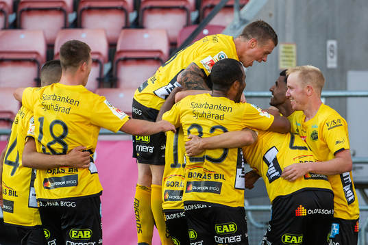 Elfsborgs Viktor Prodell jublar med lagkamrater