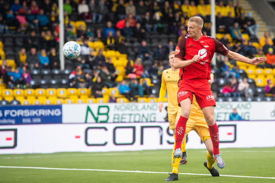 Peter Orry Larsen of Brann scores 1-2 with a header