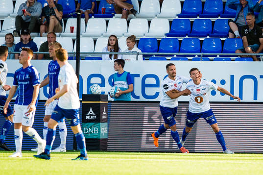 Simen Raaen Sandmæl celebrates 3-1 goal
