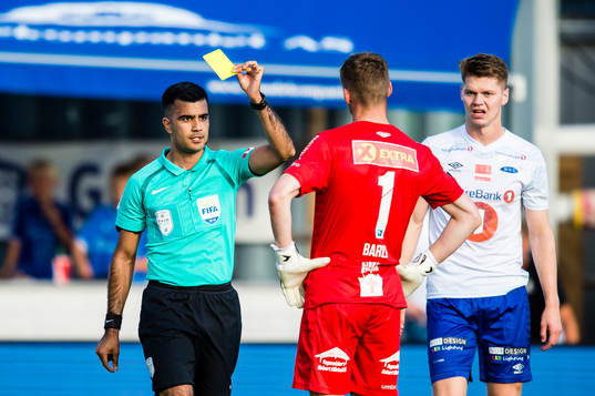 Rohit Saggi, referee, gives Even Barli of Ranheim a yelow