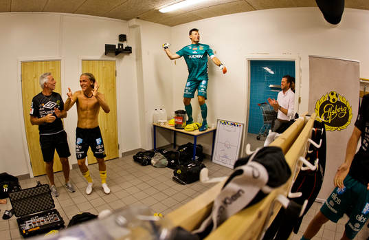 Elfsborgs målvakt Kevin Stuhr Ellegaard firar i