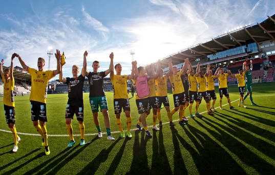 Elfsborgs Viktor Prodell  jublar med lagkamrater