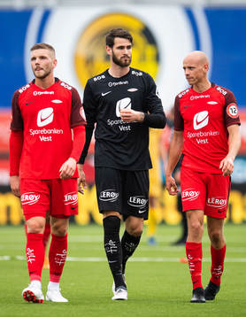 Gilli Rolantsson, goalkeeper Samuel Sahin-Radlinger and