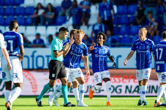 Rohit Saggi, referee, Patrick Mortensen of Sarpsborg 08