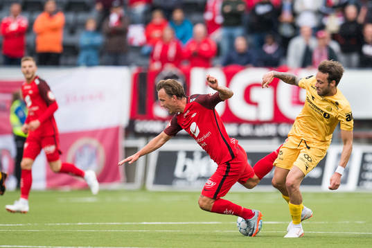 Fredrik Haugen of Brann  and José Ángel of Bodø/Glimt