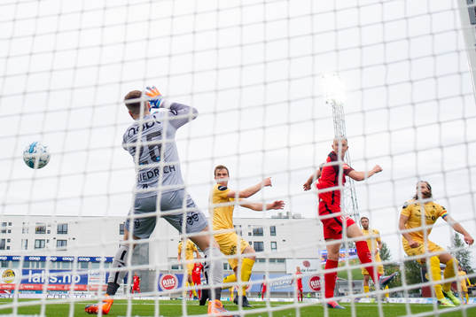 Peter Orry Larsen of Brann scores the 1-2 goal