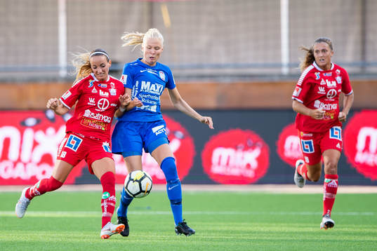 Linköpings Kosovare Asllani och Eskilstunas Elin Rombing i