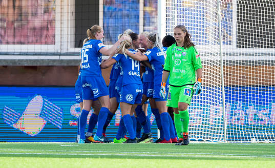 Linköpings målvakt Matilda Haglund deppar framför