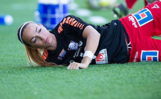 Linköpings Kosovare Asllani värmer upp