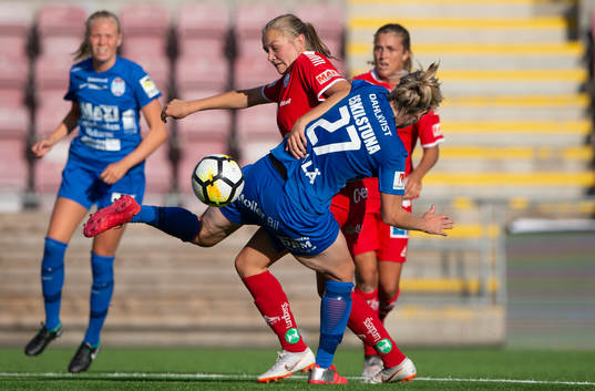 Eskilstunas Lisa Dahlkvist i en närkamp