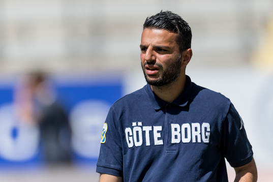 IFK Göteborgs tränare Poya Asbaghi före fotbollsmatchen
