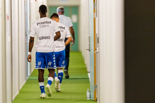 IFK Göteborgs spelare på väg in före fotbollsmatchen i