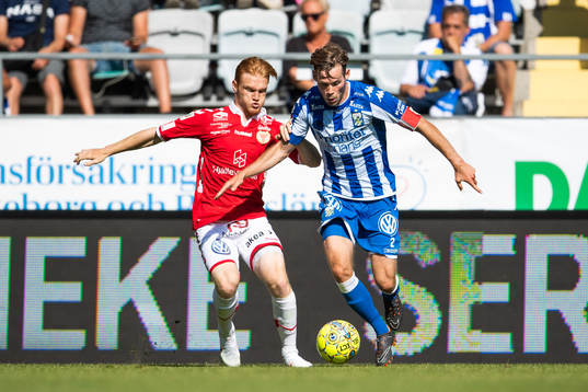 Kalmars Nils Fröling och IFK Göteborgs Emil Salomonsson i