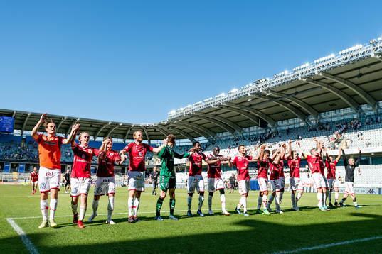 Kalmars spelare jublar