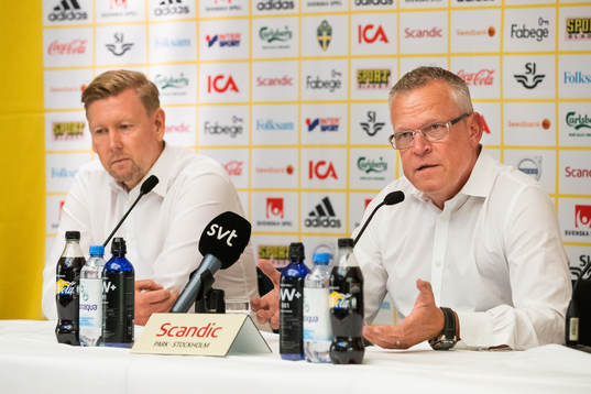 Assistant coach Peter Wettergren and head coach Janne