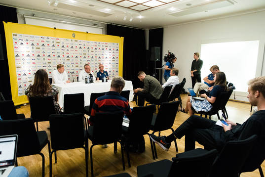 Assistant coach Peter Wettergren and head coach Janne