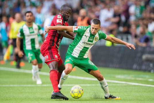 Östersunds Ronald Mukiibi och Hammarbys Nikola Djurdjic i