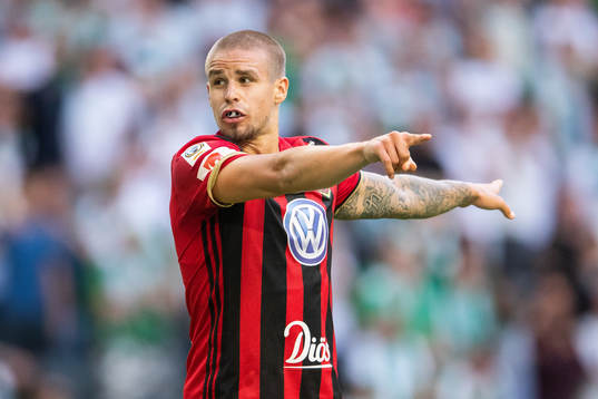 Östersunds Douglas Bergqvist gestikulerar