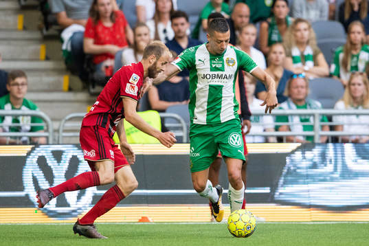 Östersunds Curtis Edwards och Hammarbys Nikola Djurdjic i