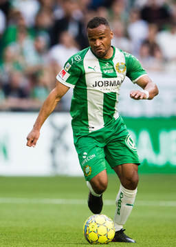 Hammarbys Serge-Junior Martinsson Ngouali med bollen