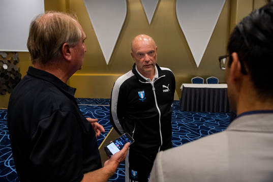 Head coach Uwe Rösler