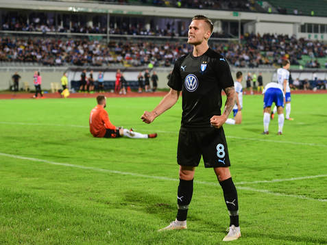 Arnór Ingvi Traustason of Malmö FF celebrates scoring 0-2