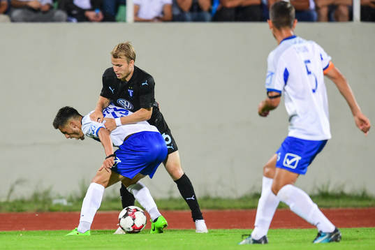 Arbër Shala of Drita and Oscar Lewicki of Malmö FF