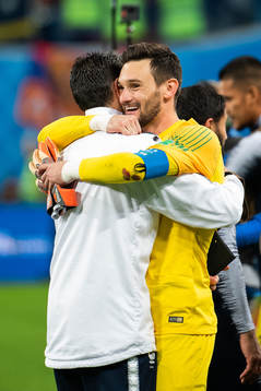 goalkeeper Hugo Lloris of France celebrate
