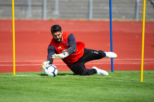 målvakt Julian Speroni