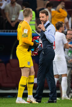 Head coach Gareth Southgate talks to goalkeeper Jordan