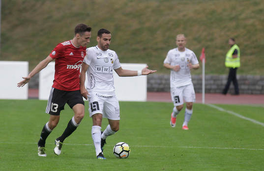 Liepajas  Krisjanis Zviedris (L) and Häckens Mervan Celik