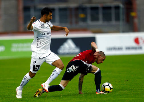 Liepajas Vladimir Kamess (R) and Häckens Daleho Irandust