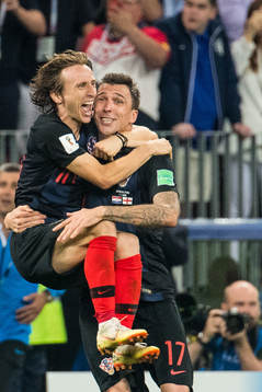Luka Modric and Mario Mandzukic celebrates