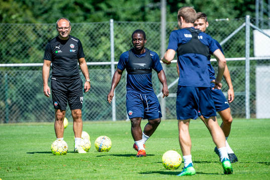 tränare Per-Ola Ljung och Thierry Zahui