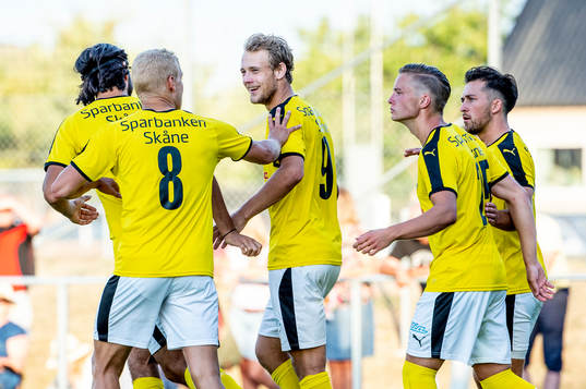 Lunds Andreas Birgersson jublar med lagkamraterna