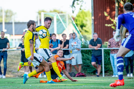 Torns Andreas Åkerlund mot Lunds Martin Overgaard, André