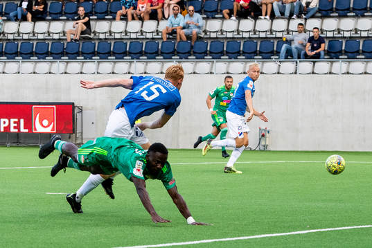 Trelleborgs Lasse Nielsen and Dalkurds Mohamed Buya Turay