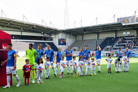Trelleborgs spelare ställer upp sig
