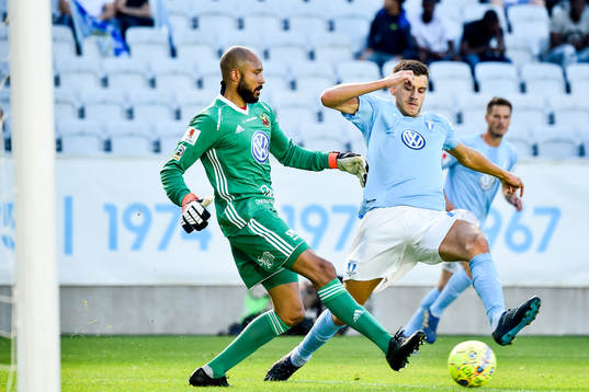 Östersunds målvakt Aly Keita och Malmö FFs Alexander