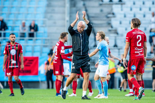 Malmö FFs tränare Uwe Rösler tackar publiken