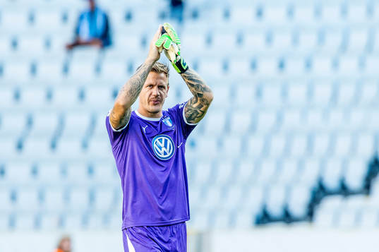 Malmö FFs målvakt Johan Dahlin deppar