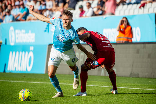 Malmö FFs Arnór Ingvi Traustason mot Östersunds Hosam